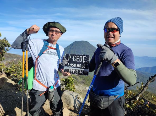 Green Hiking and clean up campaign Taman Nasional Gunung Gede Pangrango